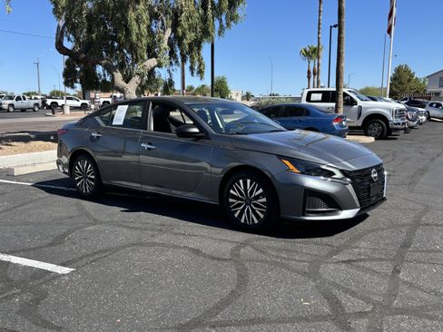 Used 2025 Nissan Altima 2.5 SV FWD image 32