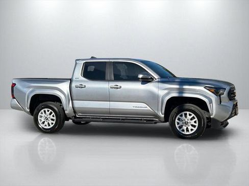 Certified 2025 Toyota Tacoma SR5 image 4