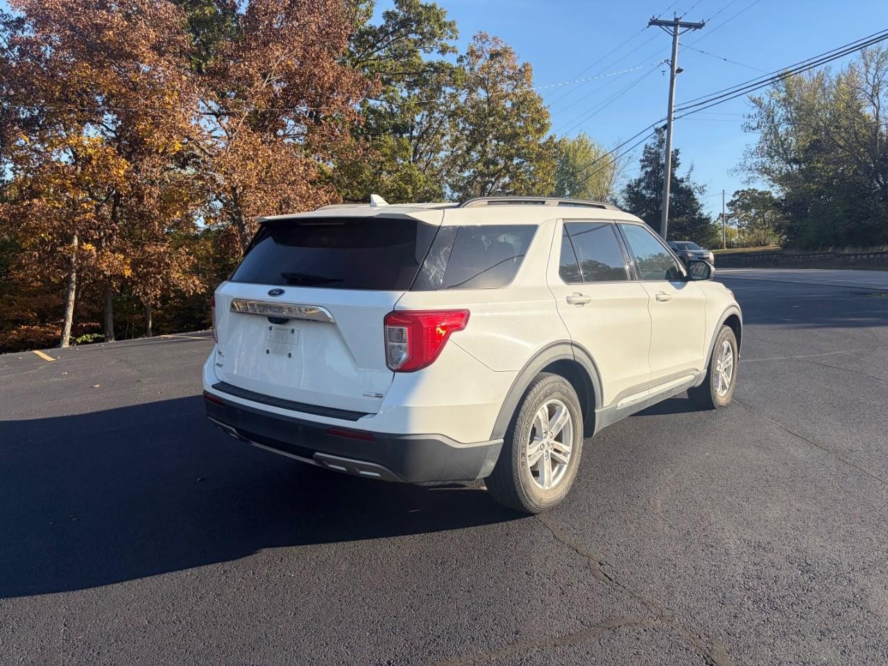 Used 2020 Ford Explorer XLT w/ Equipment Group 202A AWD/4WD image 3