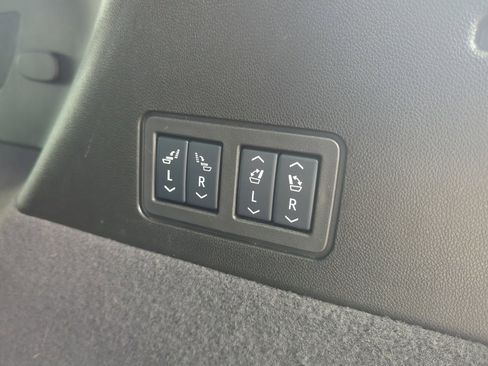 Used 2025 Cadillac XT6 Premium Luxury image 42