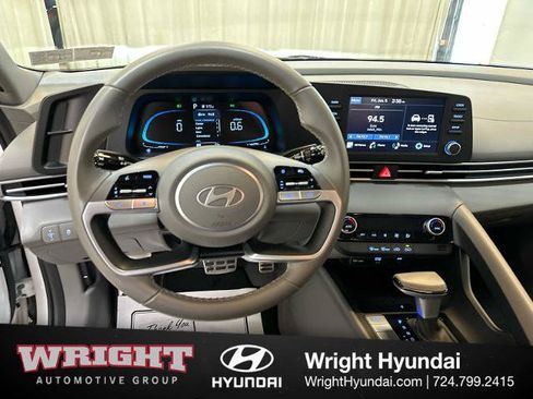 Used 2025 Hyundai Elantra Sport FWD image 19