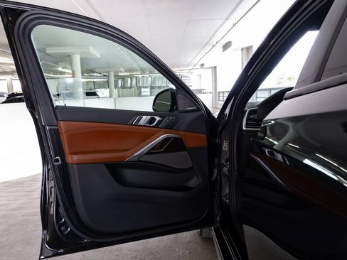 Used 2023 BMW X6 xDrive40i w/ M Sport Package image 14