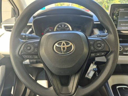 Used 2021 Toyota Corolla LE image 17