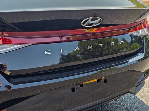 Used 2023 Hyundai Elantra SEL FWD image 14