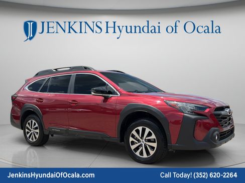 Used 2025 Subaru Outback Premium AWD/4WD image 1