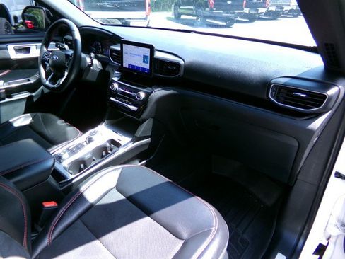 Used 2023 Ford Explorer ST-Line w/ Class IV Trailer Tow Package AWD/4WD image 12