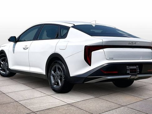 Used 2025 Kia K4 FWD image 2
