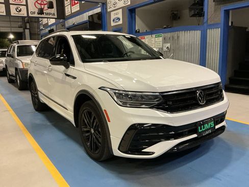 Used 2022 Volkswagen Tiguan SE R-Line AWD/4WD image 1