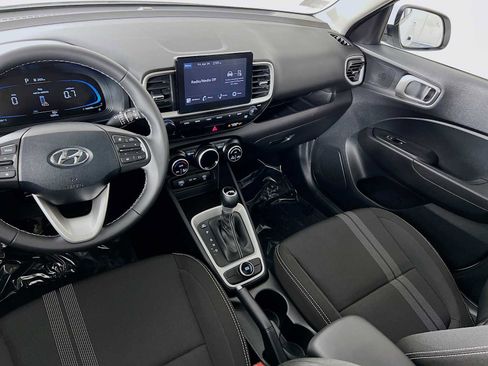 Certified 2025 Hyundai Venue SEL FWD image 23