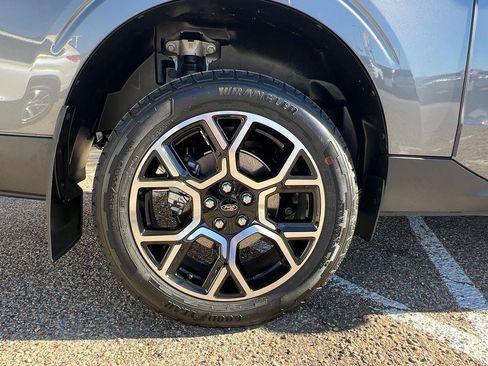 Used 2025 Ford Maverick Lariat image 7