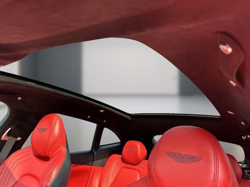 Used 2021 Aston Martin DBX image 8