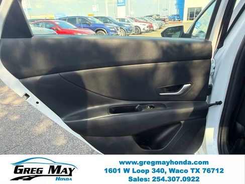 Used 2025 Hyundai Elantra SE FWD image 22