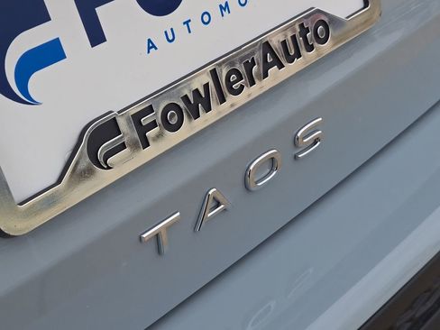 New 2026 Volkswagen Taos SE image 8