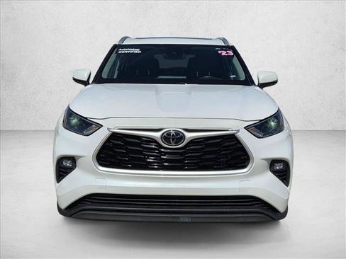 Used 2023 Toyota Highlander XLE image 2
