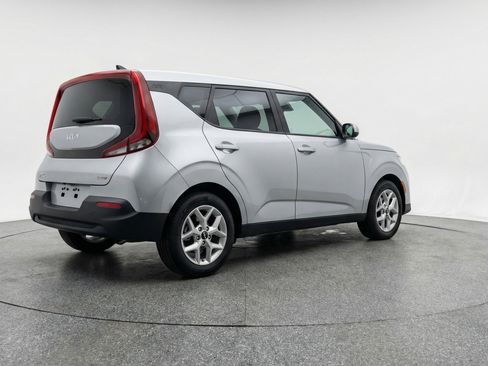 Used 2025 Kia Soul LX w/ LX Technology Package FWD image 9