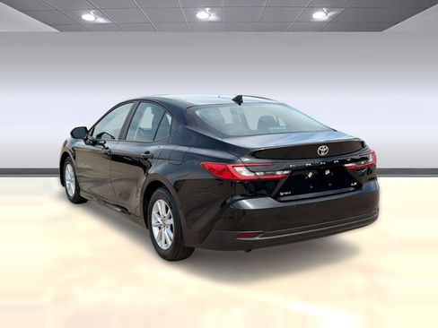 Used 2025 Toyota Camry LE FWD image 3