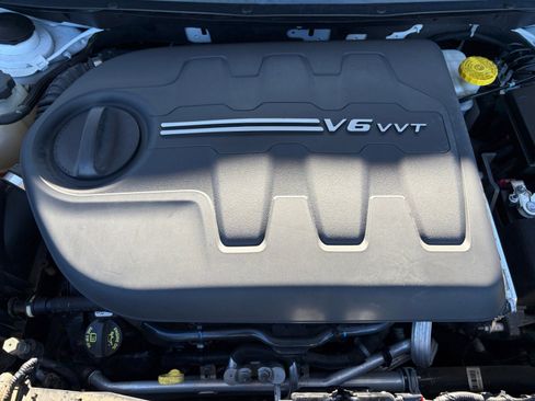 Used 2018 Jeep Cherokee Limited image 29