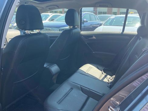 Certified 2020 Volkswagen Golf 4-Door FWD image 19