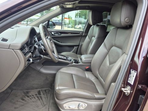 Certified 2024 Porsche Macan AWD/4WD image 5