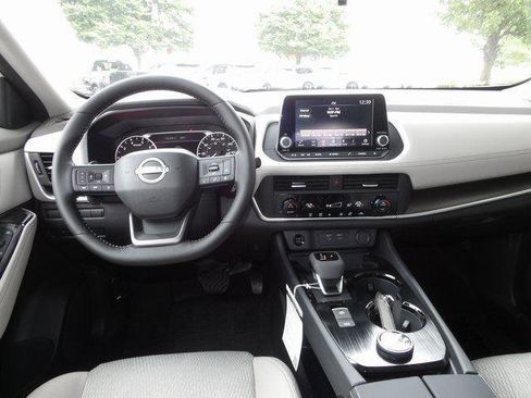 Used 2025 Nissan Rogue SV image 13