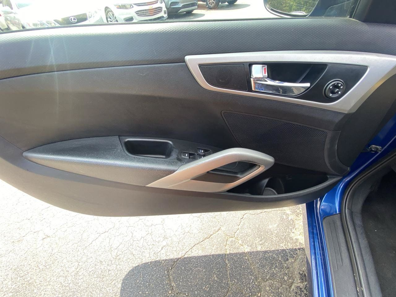 Used 2016 Hyundai Veloster FWD image 10