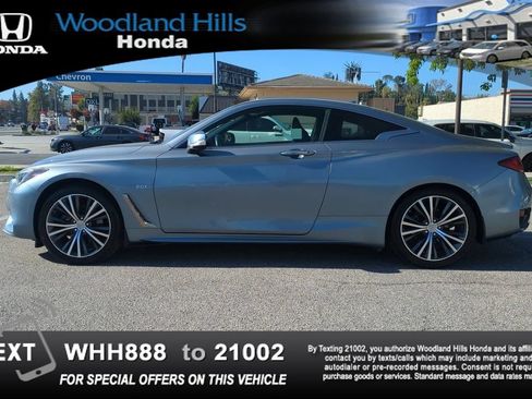 Used 2017 INFINITI Q60 2.0t w/ Moonroof Package RWD image 8