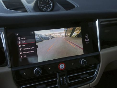 Certified 2026 Porsche Macan AWD/4WD image 22