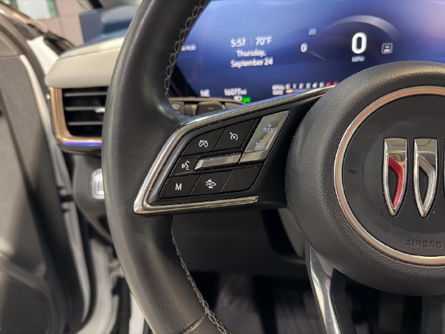 Used 2025 Buick Envision Avenir AWD/4WD image 17