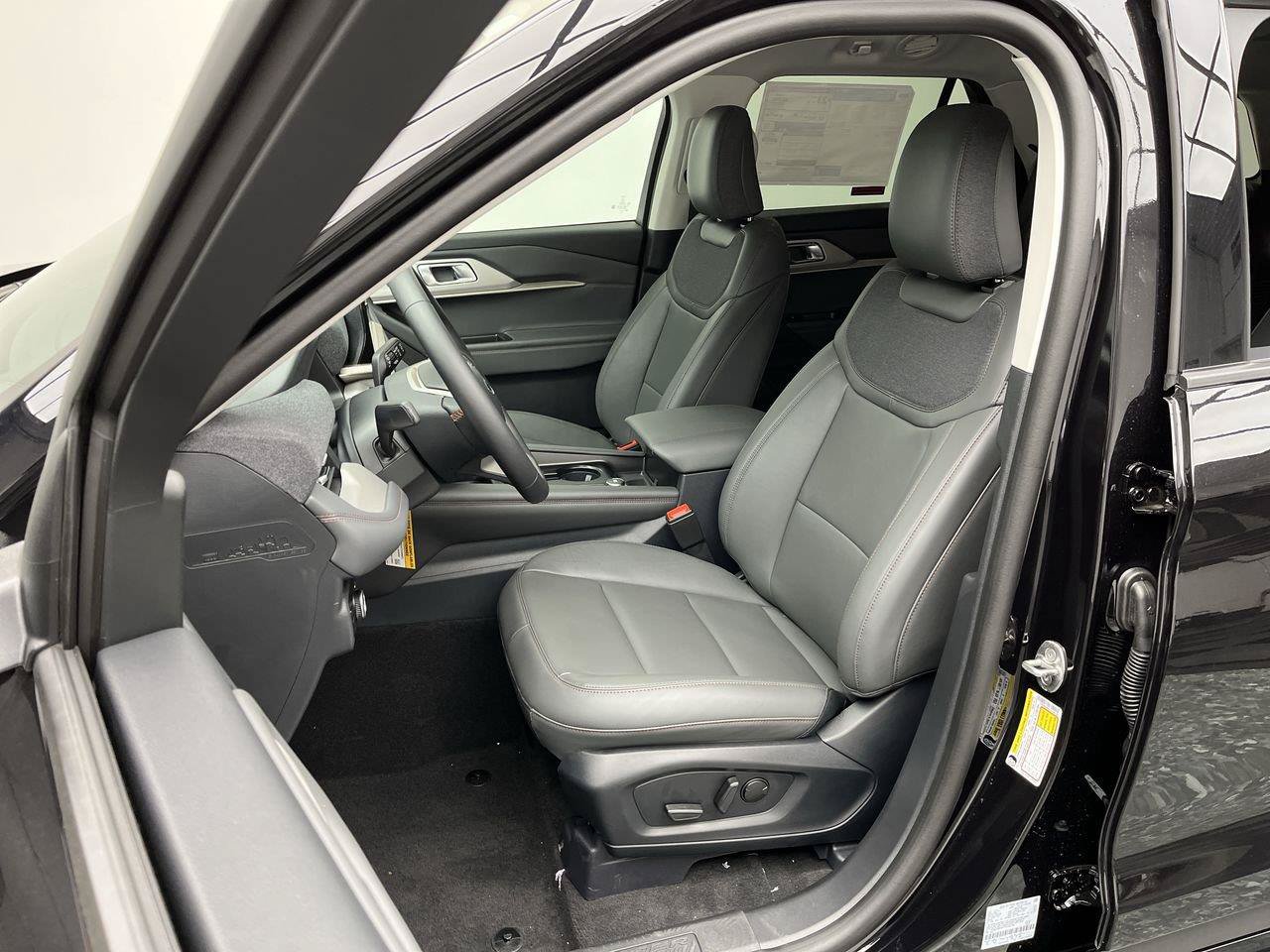Used 2026 Ford Explorer Active w/ Active Comfort Package AWD/4WD image 9