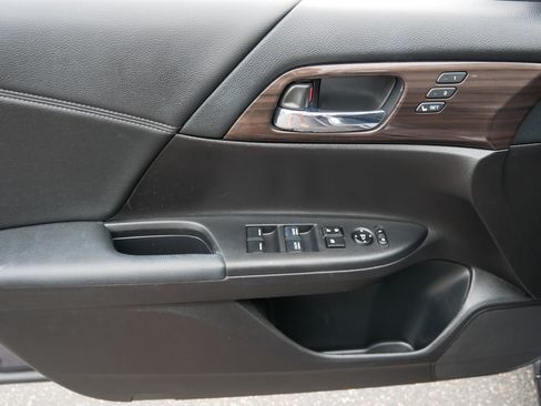 Used 2017 Honda Accord EX-L image 30