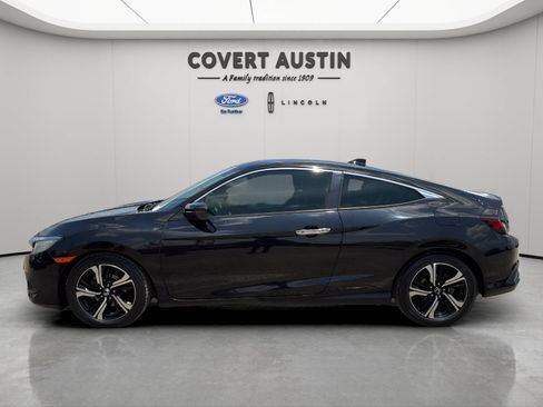 Used 2017 Honda Civic Touring image 2