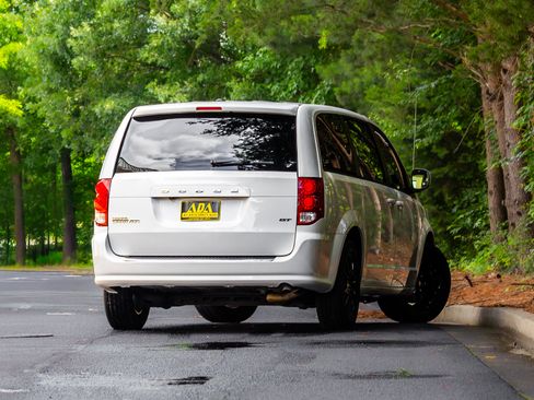 Used 2020 Dodge Grand Caravan GT FWD image 4