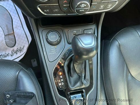 Used 2019 Jeep Cherokee Limited image 11