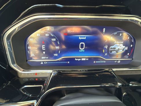 Used 2025 Chevrolet Silverado 1500 LT Trail Boss w/ LT Trail Boss Premium Package image 14