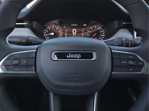 Used 2025 Jeep Compass Sport image 19