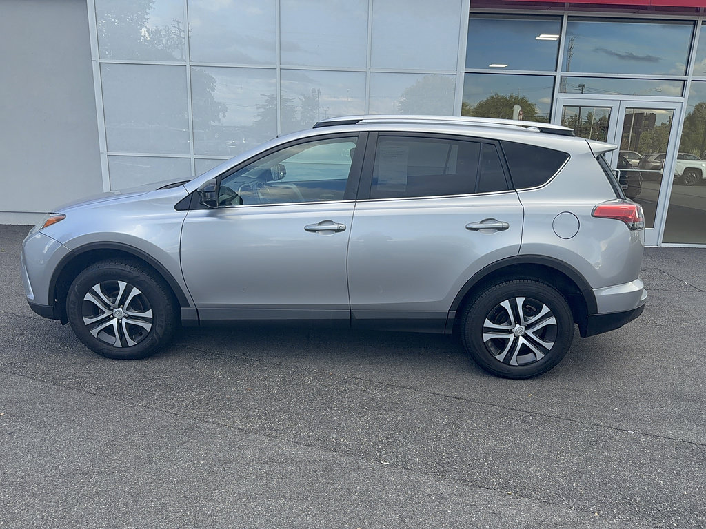 Certified 2016 Toyota RAV4 LE FWD image 9