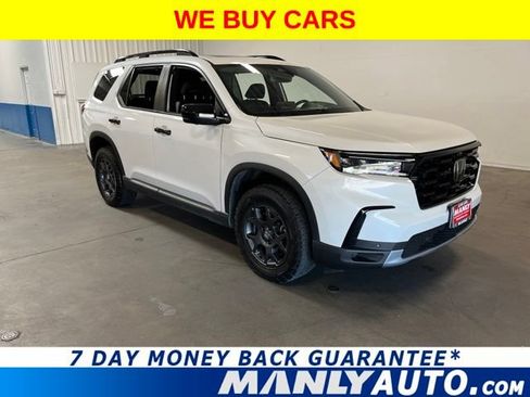 Used 2025 Honda Pilot TrailSport image 1