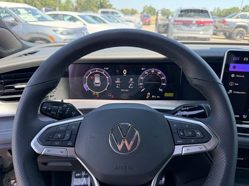 New 2026 Volkswagen Tiguan SE R-Line AWD/4WD image 15