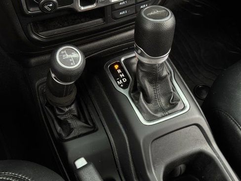 Used 2022 Jeep Gladiator Sport image 21