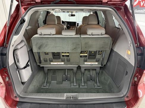 Used 2017 Toyota Sienna image 9