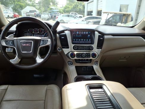 Used 2017 GMC Yukon SLT w/ Open Road Package AWD/4WD image 7
