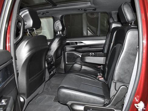 Used 2024 Jeep Wagoneer Series II image 32