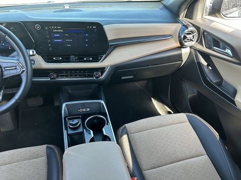 Used 2025 Chevrolet Equinox ACTIV w/ Safety and Technology Package AWD/4WD image 17