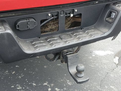 Used 2017 Toyota Tacoma SR5 AWD/4WD image 31