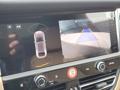 Used 2025 Porsche Macan image 35