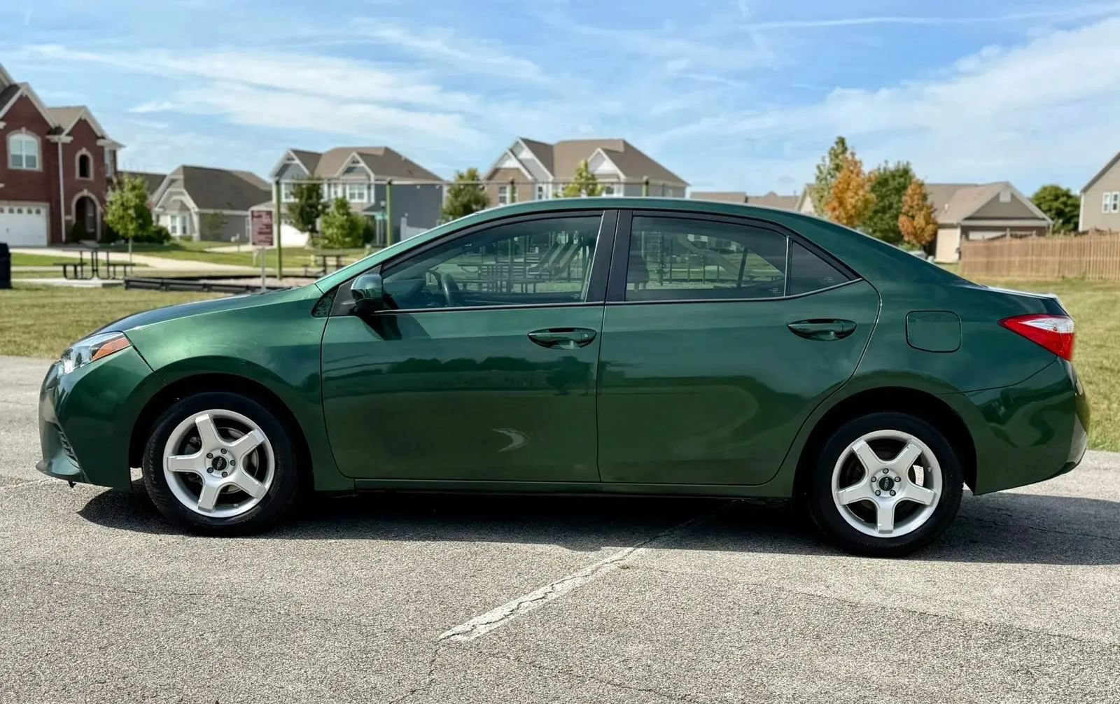 Used 2016 Toyota Corolla LE FWD image 4