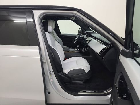 Used 2025 Land Rover Range Rover Sport Dynamic SE AWD/4WD image 9