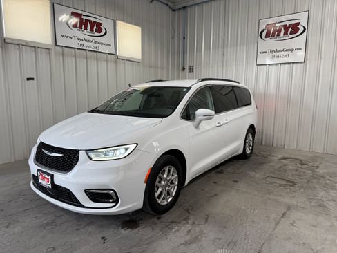 Used 2022 Chrysler Pacifica Touring-L FWD image 14