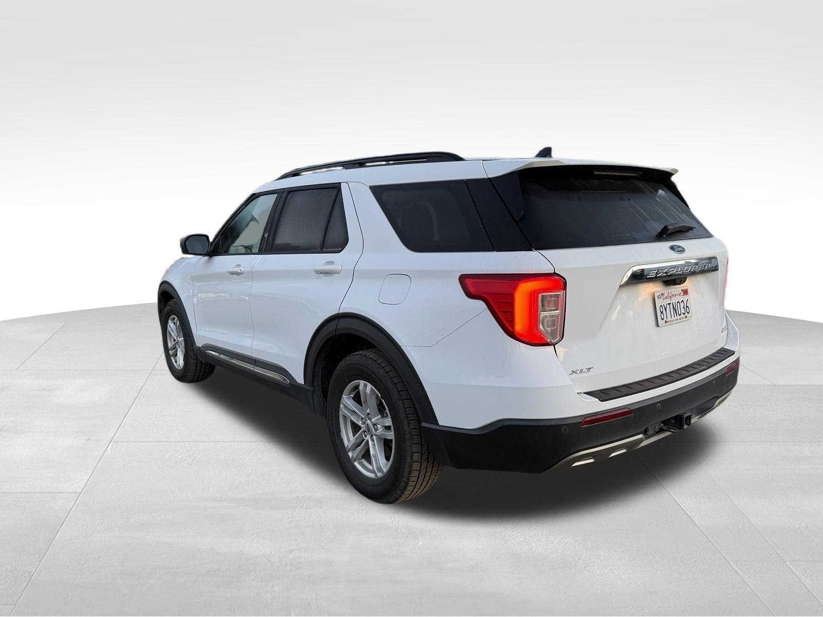 Used 2021 Ford Explorer XLT w/ Equipment Group 202A AWD/4WD image 5