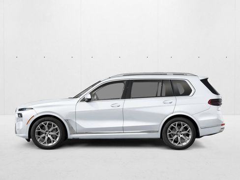 Used 2026 BMW X7 xDrive40i w/ M Sport Package AWD/4WD image 3